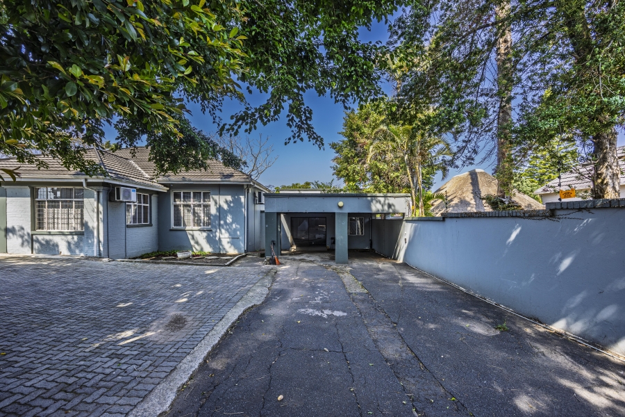 8 Bedroom Property for Sale in Vincent Eastern Cape